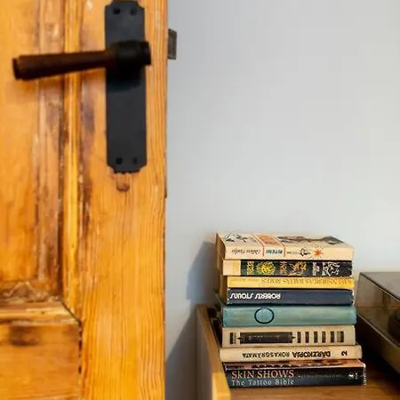 Design With Vintage Twist In Apartmán Riga